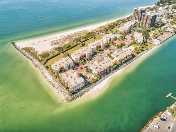 Luxurious Bayfront Condo Steps to beach